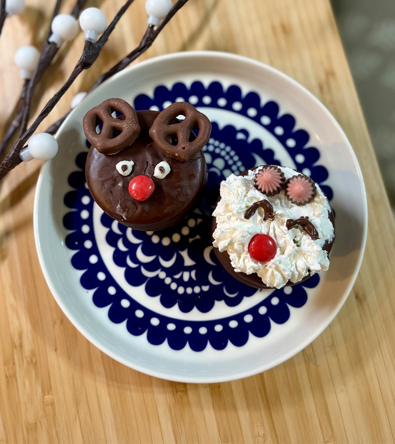 ロッテ生チョコパイを使った サンタさん＆トナカイケーキ