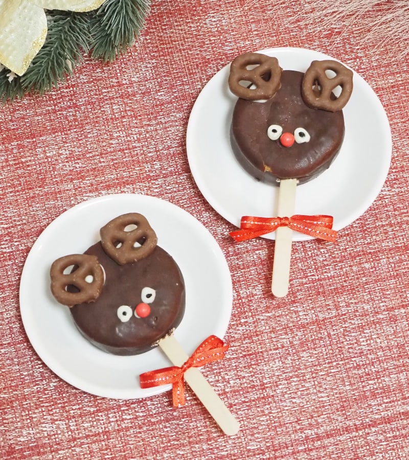 ロッテ生チョコパイを使ったスティック付きトナカイケーキ