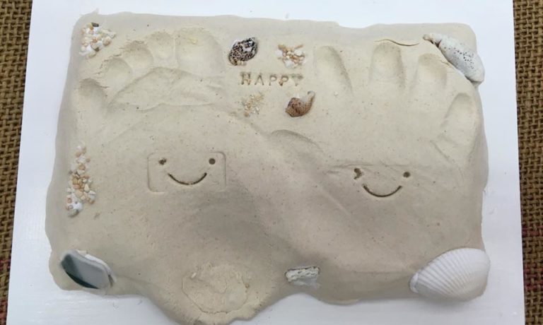 【10日】木屑の粘土で立体思い出手形