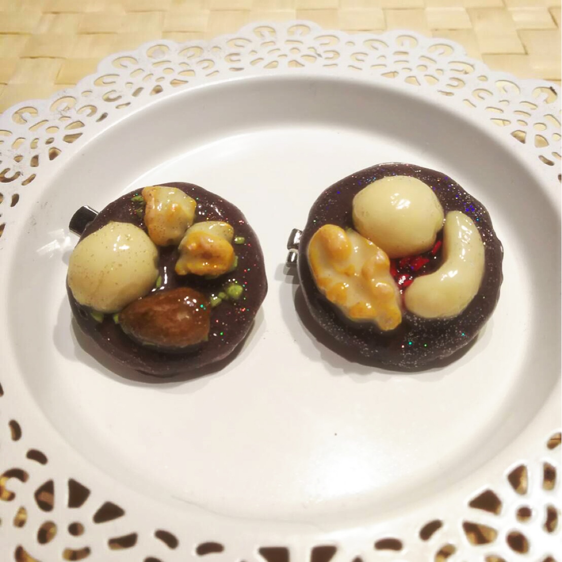 ナッツチョコブローチ