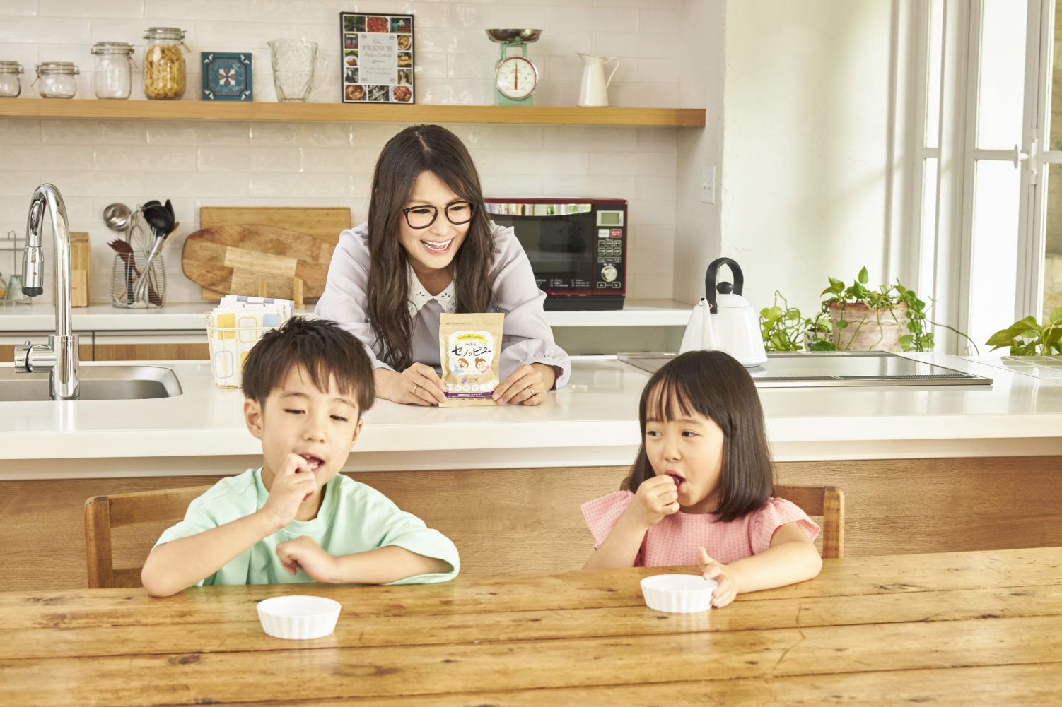 「ぐんぐん成長してほしい！」と願うママ必見♪ 伸び盛り専用・子どもの成長サポートグミ『セノッピー』