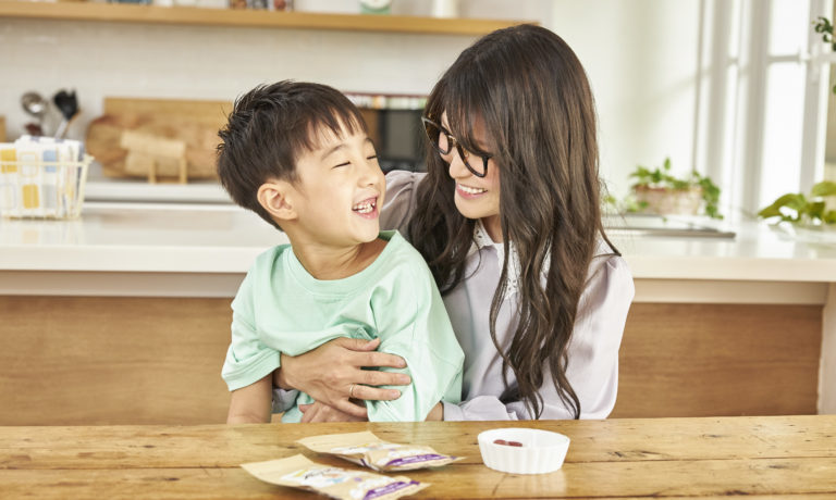 「ぐんぐん成長してほしい!」と願うママ必見♪ 伸び盛り専用・子どもの成長サポートグミ『セノッピー』