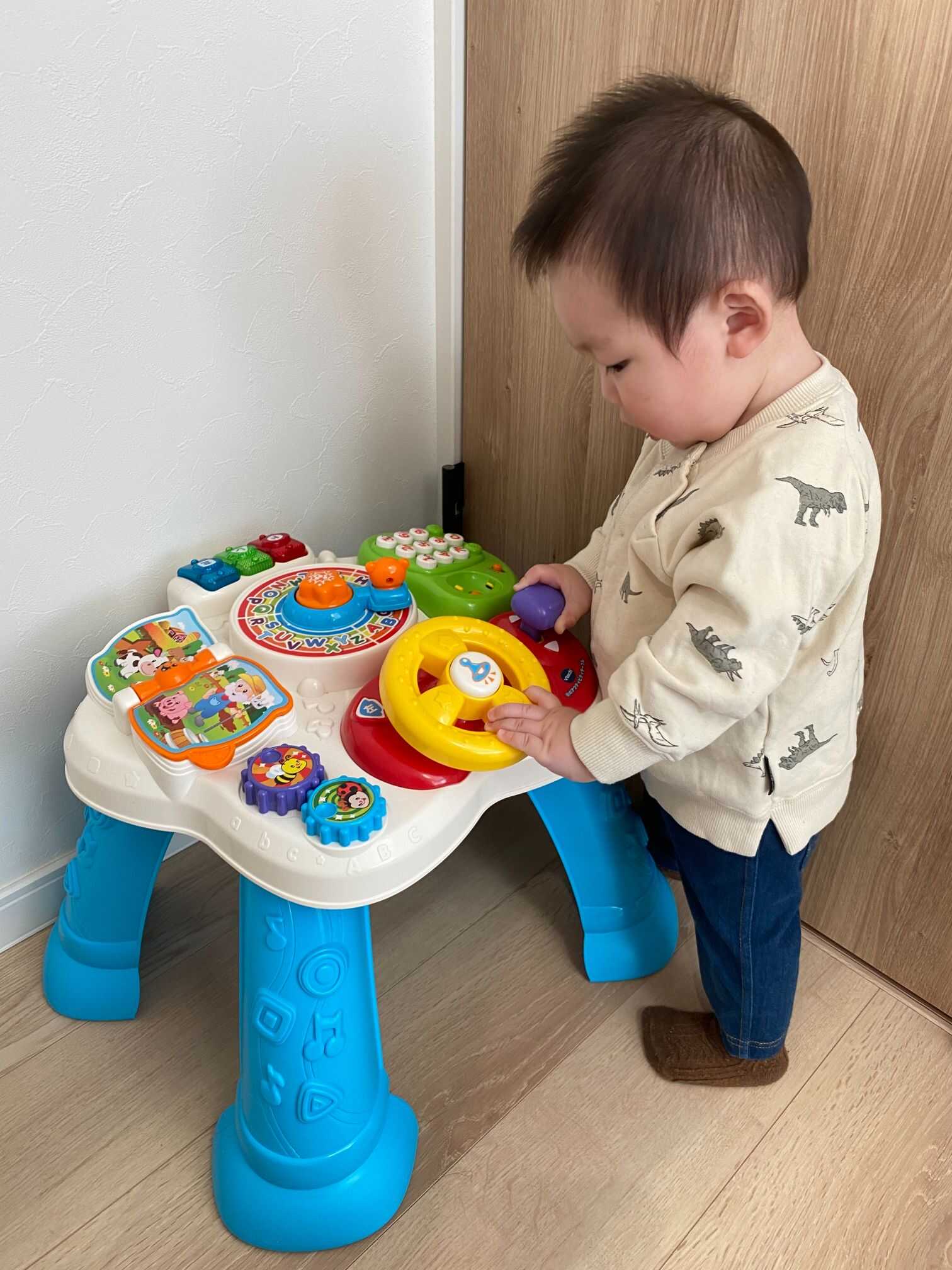 日本語と英語でおしゃべりも！VTech「バイリンガル星のアクティビティ